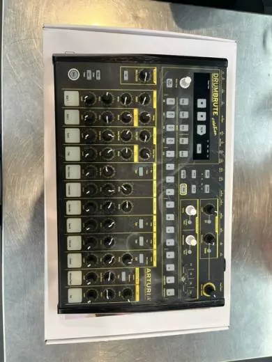 ARTURIA - LTD CREATION ED. ANALOG DRUM machine